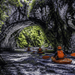ou faire du canoe en France sous arche rocheuse