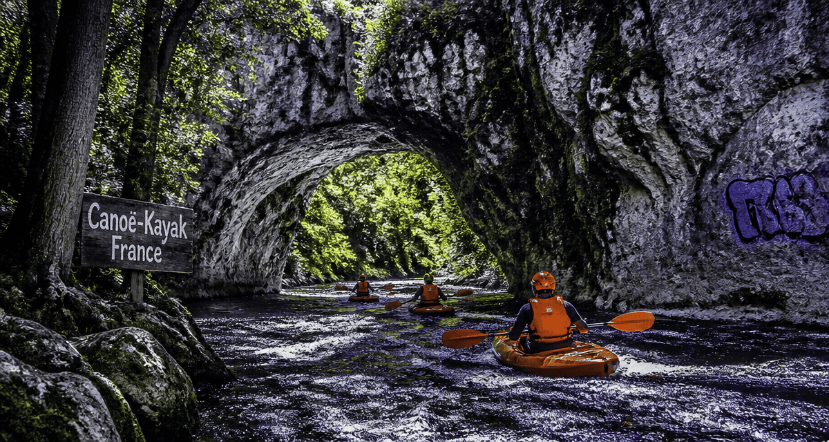ou faire du canoe en France sous arche rocheuse