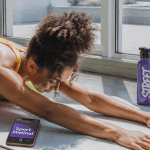 Femme sport matinale étirements tapis yoga