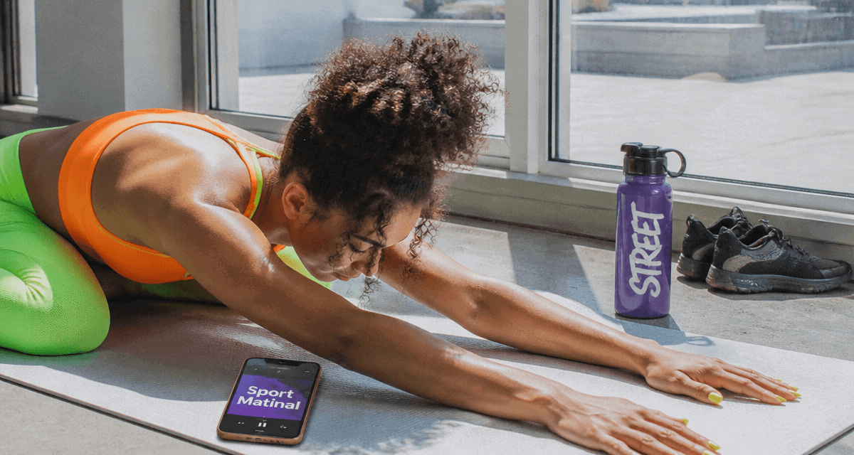 Femme sport matinale étirements tapis yoga