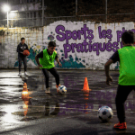 Top 20 des sports les plus pratiques au monde, joueurs sur terrain urbain