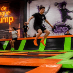 ados sautant trampoline park plan de campagne