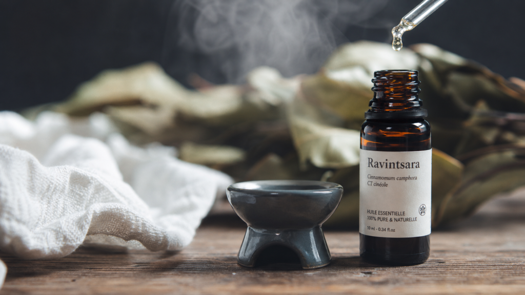 Bienfaits du ravintsara : huile essentielle d’hiver pour respirer