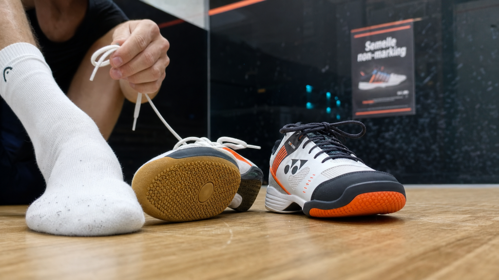 Paire chaussures squash : semelle non-marking anti-glisse