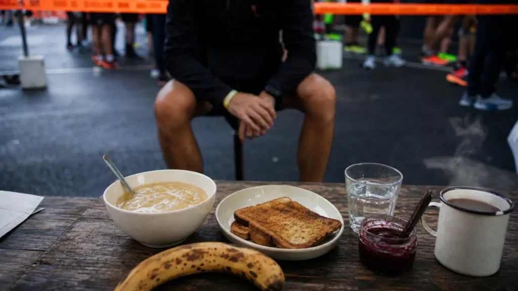 Petit déjeuner avant une course : le bon timing des 3 heures et les erreurs digestives à éviter