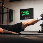 Relevé de jambes : bassin verrouillé, abdos actifs, dos protégé
