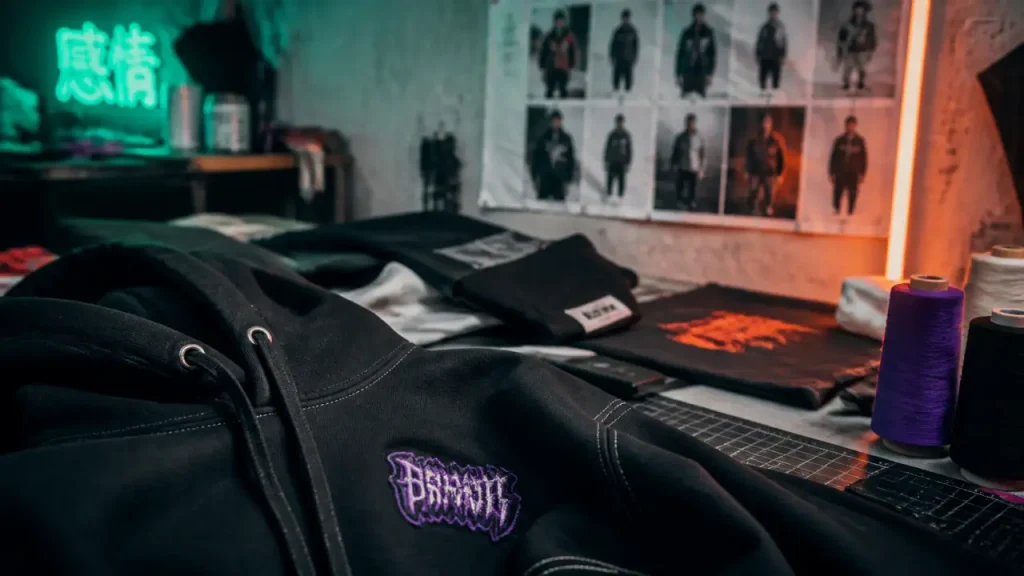 Marques indépendantes streetwear : 10 labels à suivre pour une identité forte et des pièces signatures