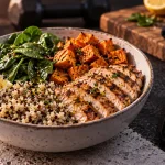 Plat sportif : bowl macros poulet quinoa patate douce