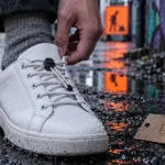 elastique lacet : lacet élastique réglé sur sneaker blanche