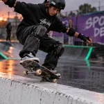 Sports urbains : rider en skateboard sur spot urbain